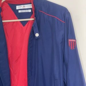 Tommy Hilfiger Unisex windbreaker jacket. SZ M. Vintage blue and red.